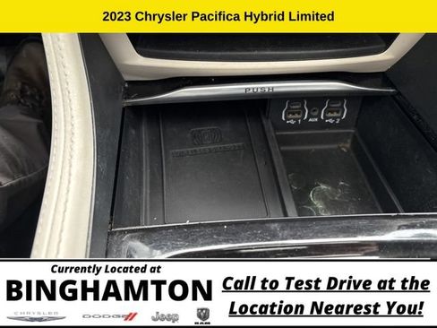 Used 2023 Chrysler Pacifica Limited FWD image 18