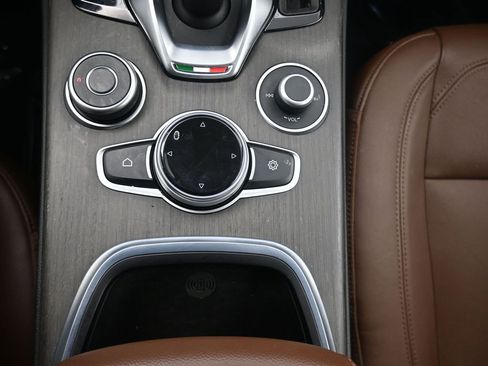 Used 2022 Alfa Romeo Stelvio Ti image 23