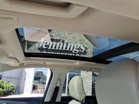 Used 2019 Ford Edge Titanium FWD image 21