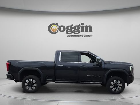 Used 2024 GMC Sierra 3500 Denali Ultimate AWD/4WD image 6