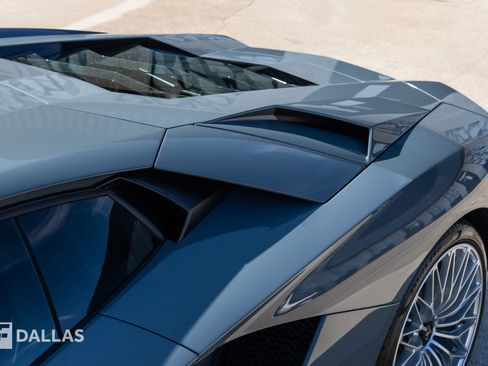 Used 2018 Lamborghini Aventador S image 8