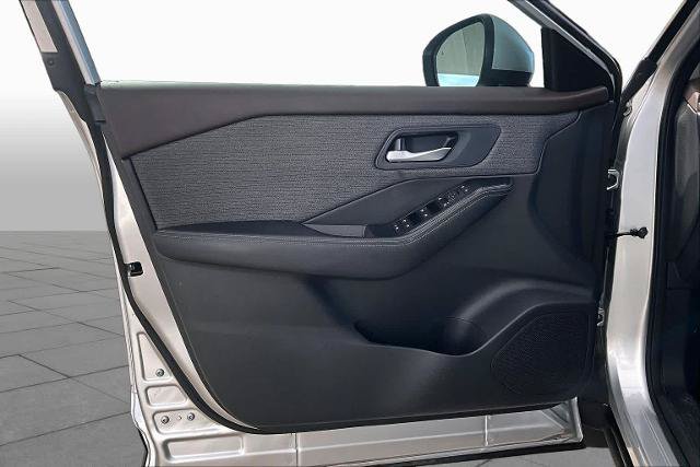 Certified 2022 Nissan Rogue SV FWD image 21