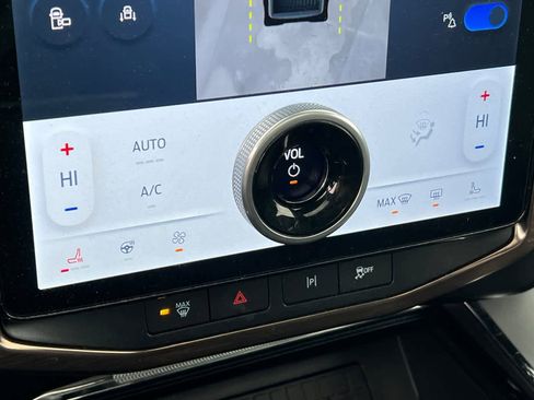 Used 2024 Ford F150 Lightning Lariat image 21