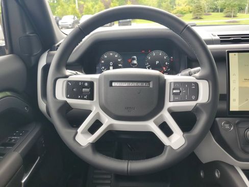 New 2026 Land Rover Defender 110 X-Dynamic SE AWD/4WD image 25