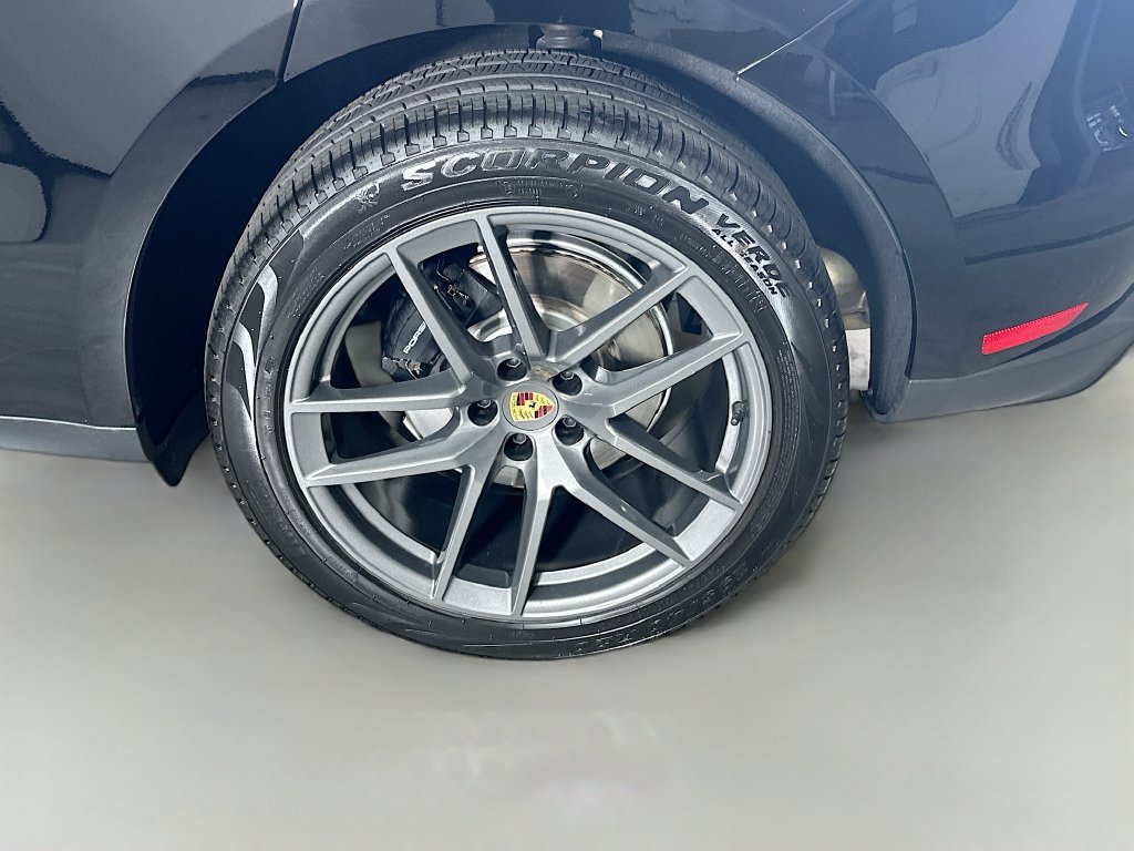 Certified 2026 Porsche Macan Turbo AWD/4WD image 32