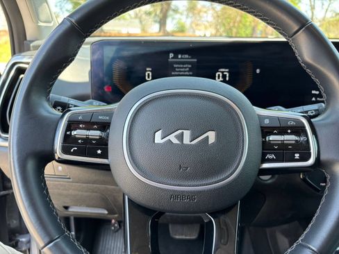 Used 2024 Kia Sorento S AWD/4WD image 29