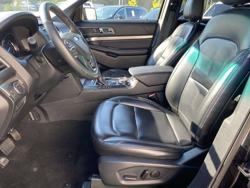 Used 2019 Ford Explorer XLT w/ Equipment Group 202A AWD/4WD image 15