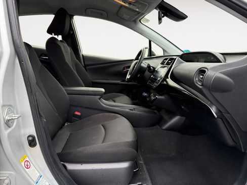 Used 2022 Toyota Prius LE image 19
