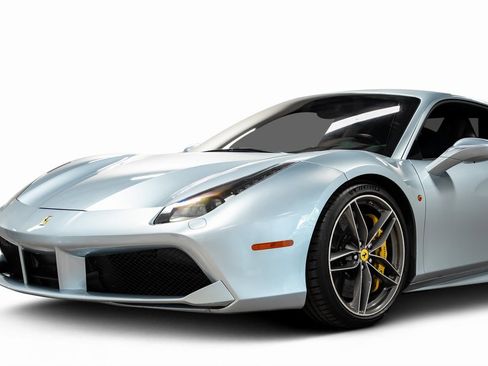 Used 2017 Ferrari 488 GTB image 8