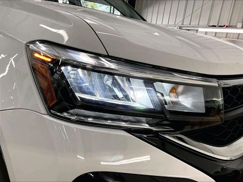 Used 2022 Volkswagen Taos SE image 31