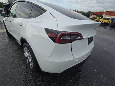 Used 2023 Tesla Model Y Long Range AWD/4WD image 9