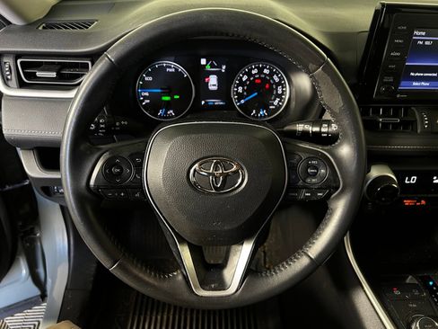 Used 2022 Toyota RAV4 XLE Premium AWD/4WD image 9