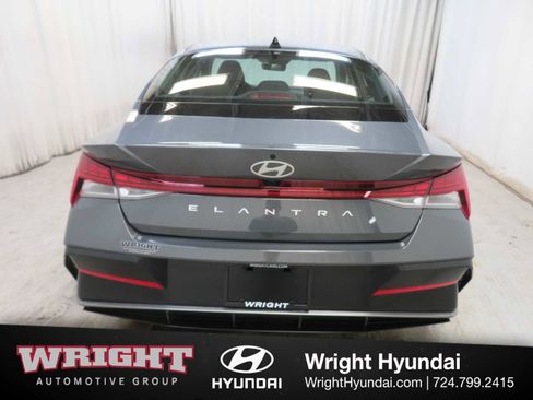 Certified 2025 Hyundai Elantra SEL image 5