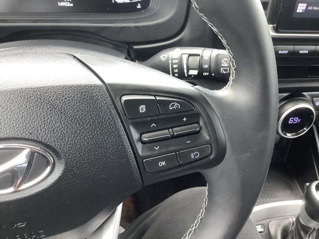 Certified 2025 Hyundai Venue SEL FWD image 22