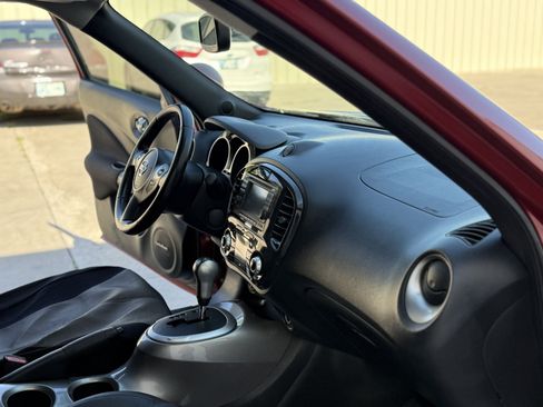 Used 2013 Nissan Juke SL FWD image 31