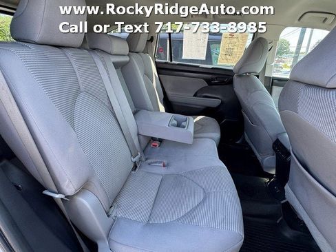 Used 2023 Toyota Highlander LE AWD/4WD image 24