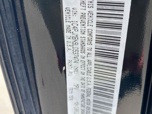 Used 2020 Jeep Cherokee Trailhawk w/ Cold Weather Group AWD/4WD image 17