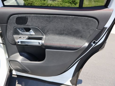 Certified 2025 Mercedes-Benz GLB 250 4MATIC image 16