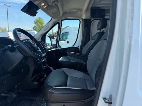 Used 2025 RAM ProMaster 2500 w/ Convenience Group FWD image 14