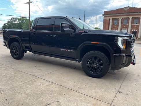 Used 2024 GMC Sierra 2500 AT4 w/ AT4 Premium Plus Package AWD/4WD image 9