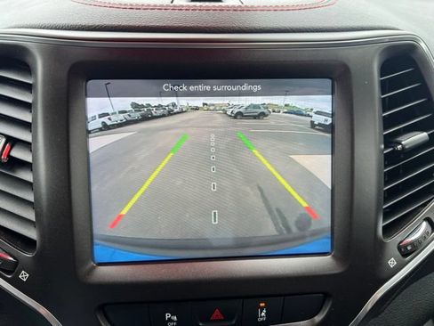 Used 2022 Jeep Cherokee Trailhawk w/ Premium Leather Package AWD/4WD image 32