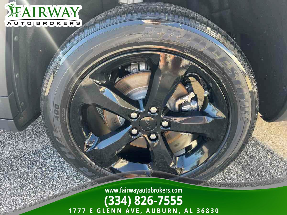 Used 2023 Jeep Grand Cherokee L Laredo AWD/4WD image 33