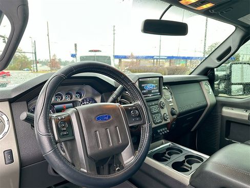 Used 2014 Ford F250 Lariat w/ Lariat Interior Package image 10