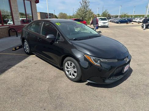 Used 2021 Toyota Corolla LE FWD image 3