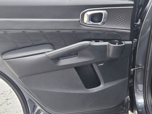 Used 2023 Kia Sorento SX image 22