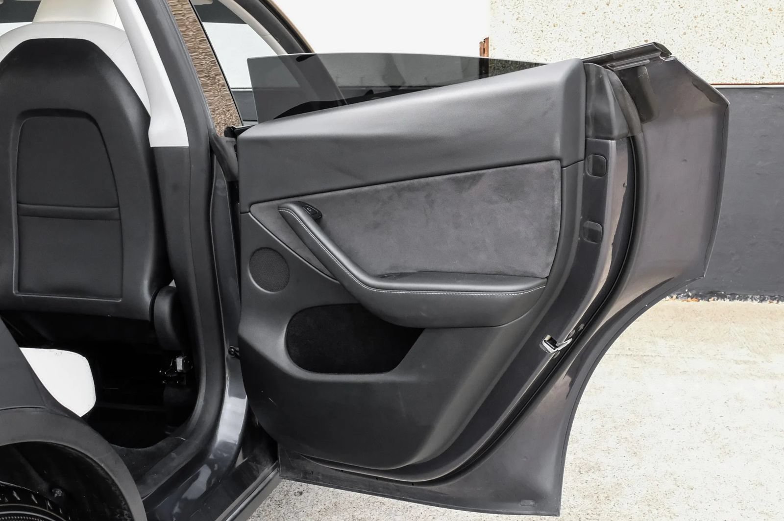 Used 2023 Tesla Model Y Long Range AWD/4WD image 46