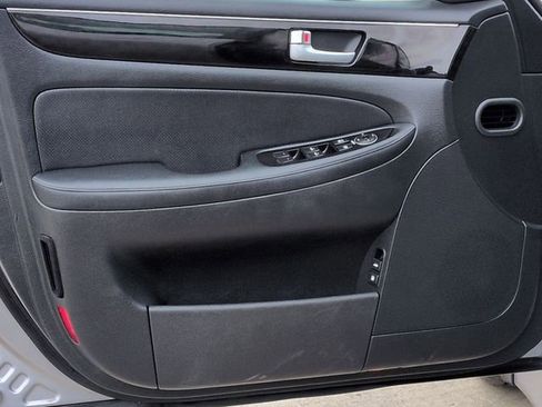 Used 2013 Hyundai Genesis 3.8 image 13