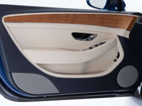 Certified 2024 Bentley Continental GT image 11