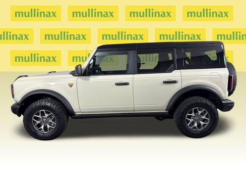 Certified 2025 Ford Bronco Badlands AWD/4WD image 11
