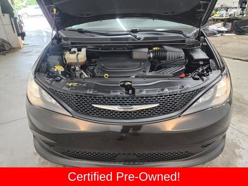 Certified 2022 Chrysler Voyager LX FWD image 34