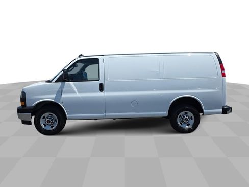 Used 2024 GMC Savana 2500 w/ Driver Convenience Package RWD image 5