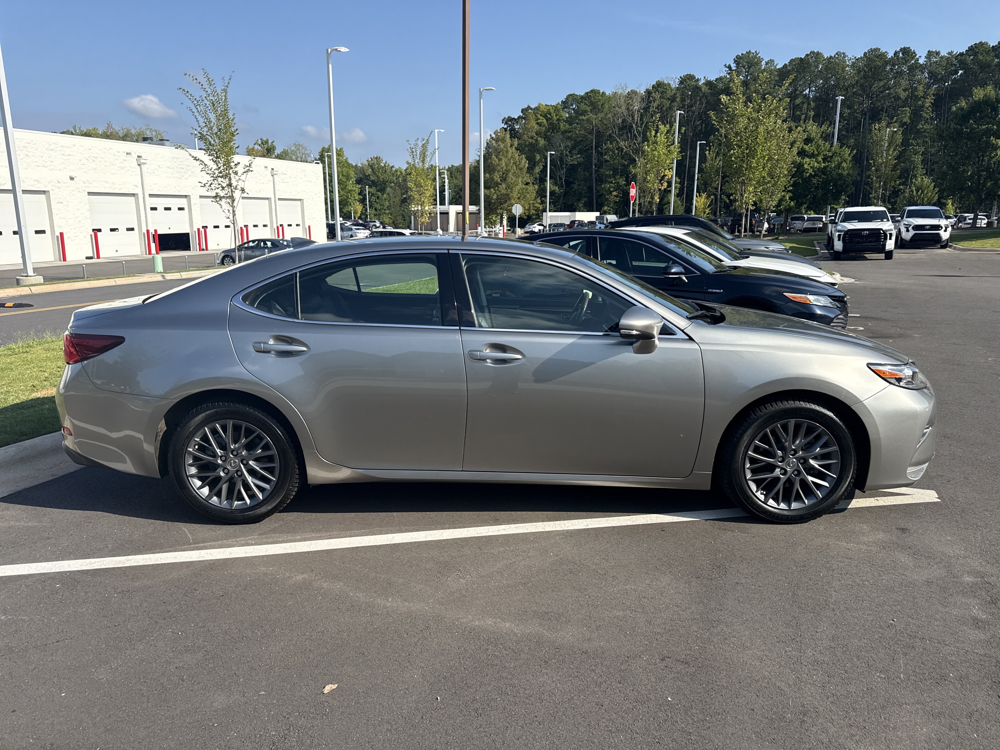 Used 2018 Lexus ES 350 w/ Navigation System Package FWD image 11