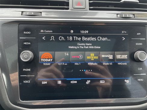 Used 2022 Volkswagen Tiguan SE w/ Panoramic Sunroof Package image 19