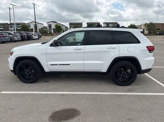Used 2019 Jeep Grand Cherokee Laredo video 2