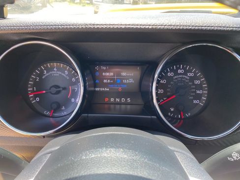 Used 2017 Ford Mustang Coupe RWD image 21