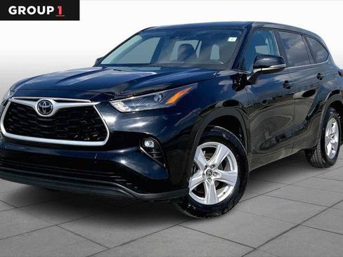Certified 2024 Toyota Highlander LE image 1