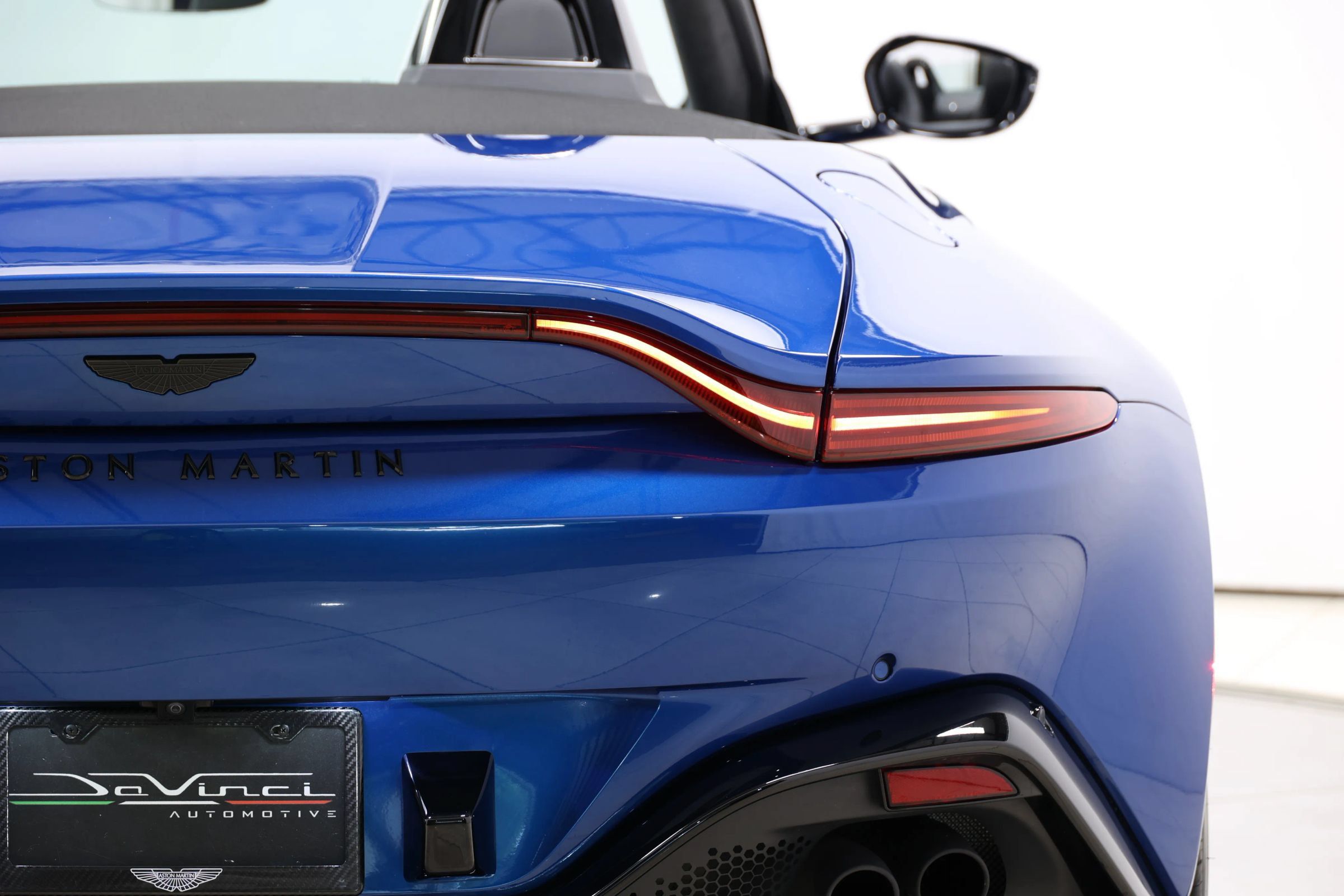 Used 2023 Aston Martin V8 Vantage Roadster RWD image 51