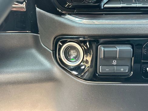 Used 2025 GMC Sierra 1500 SLT image 28