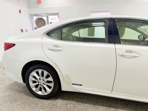 Used 2014 Lexus ES 300h ES 300h Sedan 4D image 9