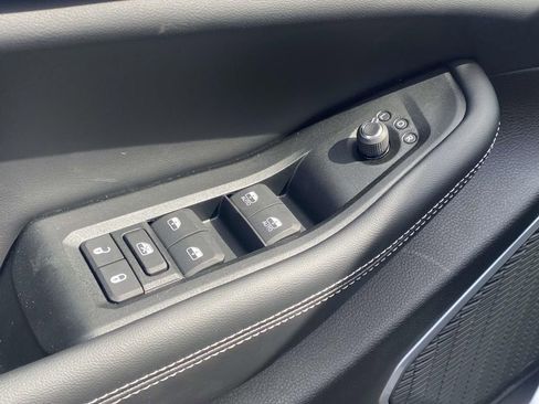 New 2026 Jeep Grand Cherokee Limited w/ Luxury Tech Group II RWD image 15