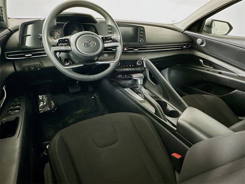 Used 2022 Hyundai Elantra SEL image 15