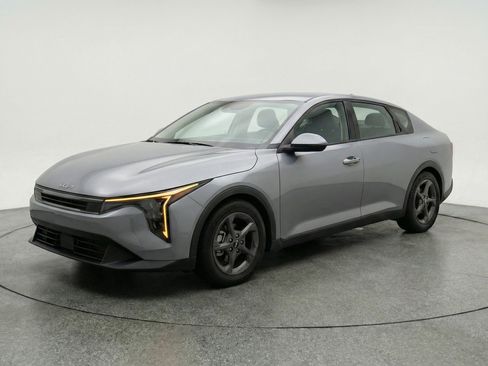 Used 2025 Kia K4 LXS FWD image 3