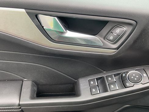 Used 2021 Ford Escape SE w/ Convenience Package image 16