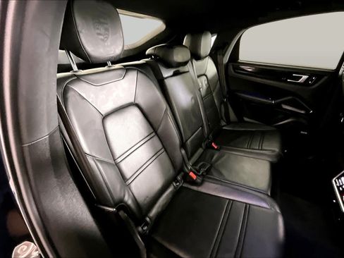 Used 2020 Porsche Cayenne AWD/4WD image 19