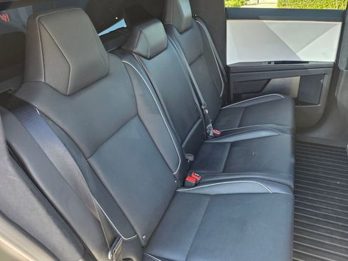 Used 2024 Tesla Cybertruck AWD Crew Cab image 29