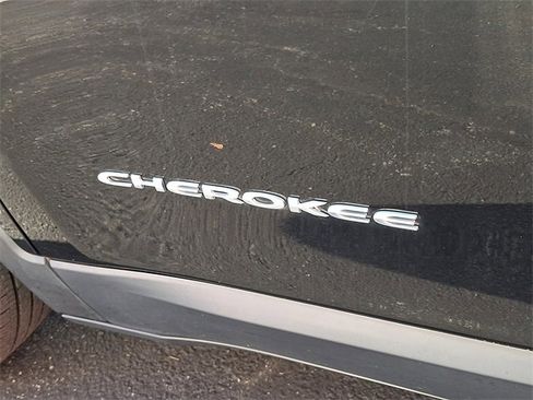 Used 2018 Jeep Cherokee Latitude image 30